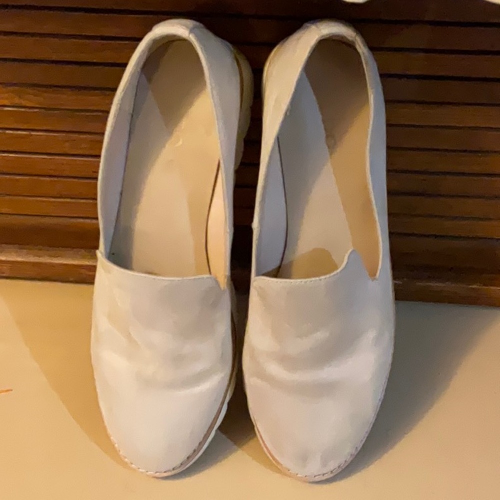Aldo women’s Stephona creamSuede Loafers